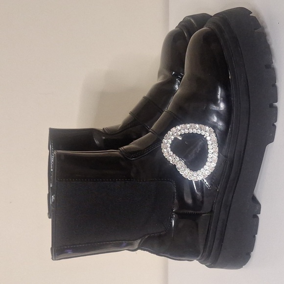 Zara Chunky Lug Sole Rhinestone Heart Buckle Chelsea Boots SZ 6 - Picture 2 of 13